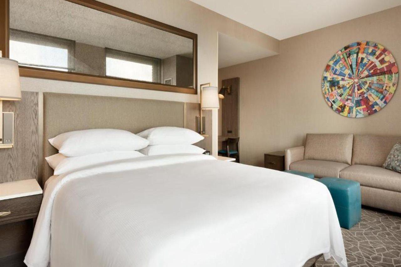 Embassy Suites By Hilton Minneapolis Downtown Hotel Екстериор снимка