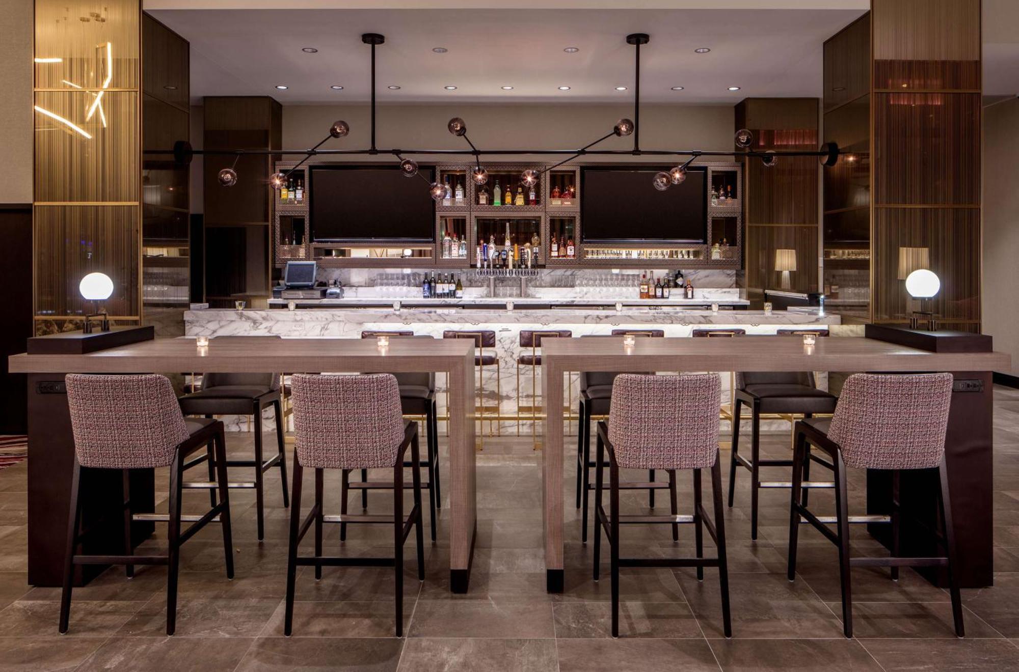 Embassy Suites By Hilton Minneapolis Downtown Hotel Екстериор снимка