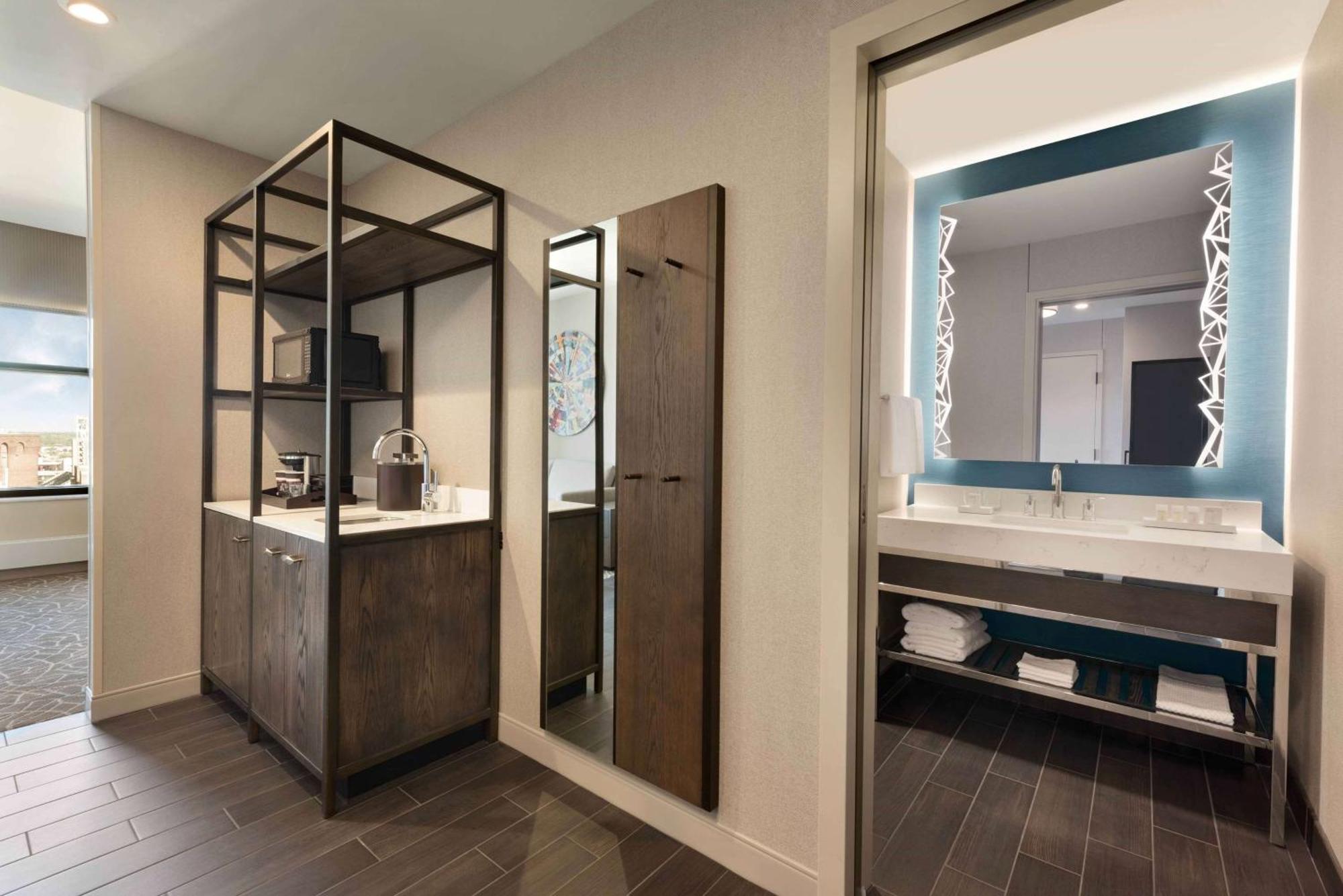 Embassy Suites By Hilton Minneapolis Downtown Hotel Екстериор снимка