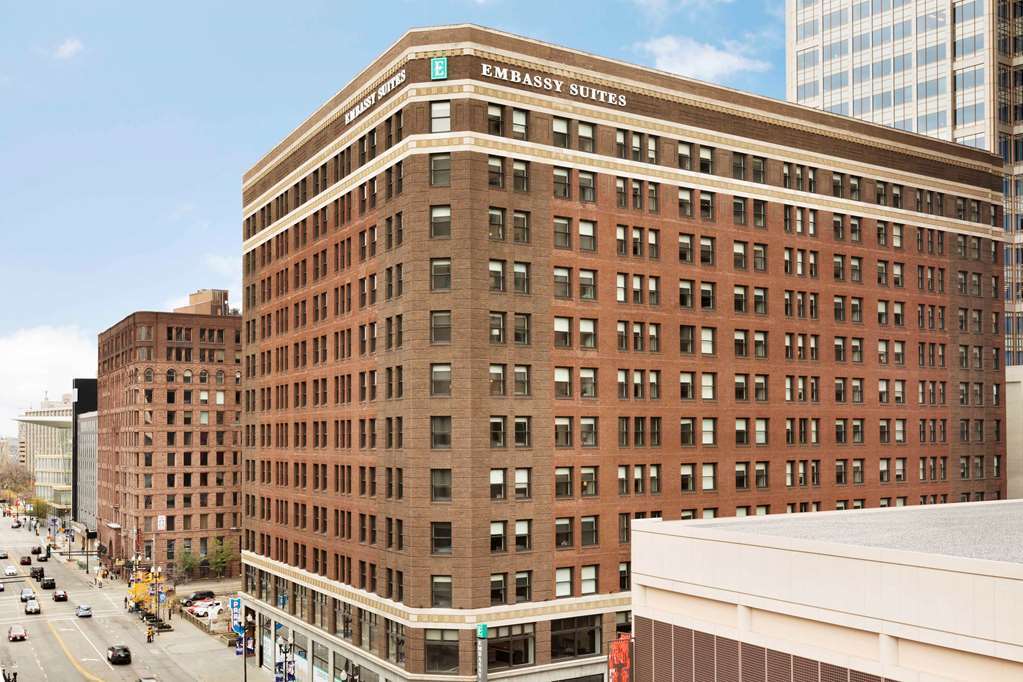 Embassy Suites By Hilton Minneapolis Downtown Hotel Екстериор снимка