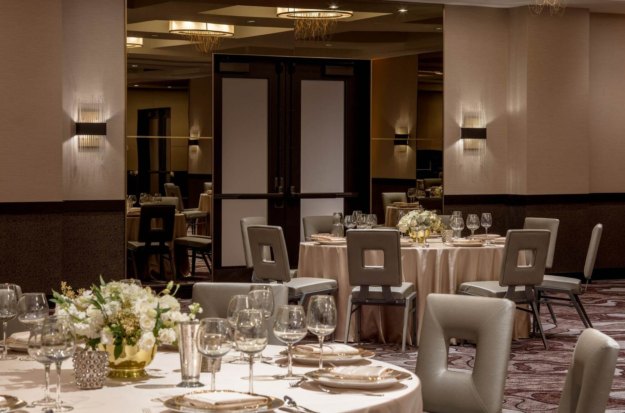 Embassy Suites By Hilton Minneapolis Downtown Hotel Екстериор снимка