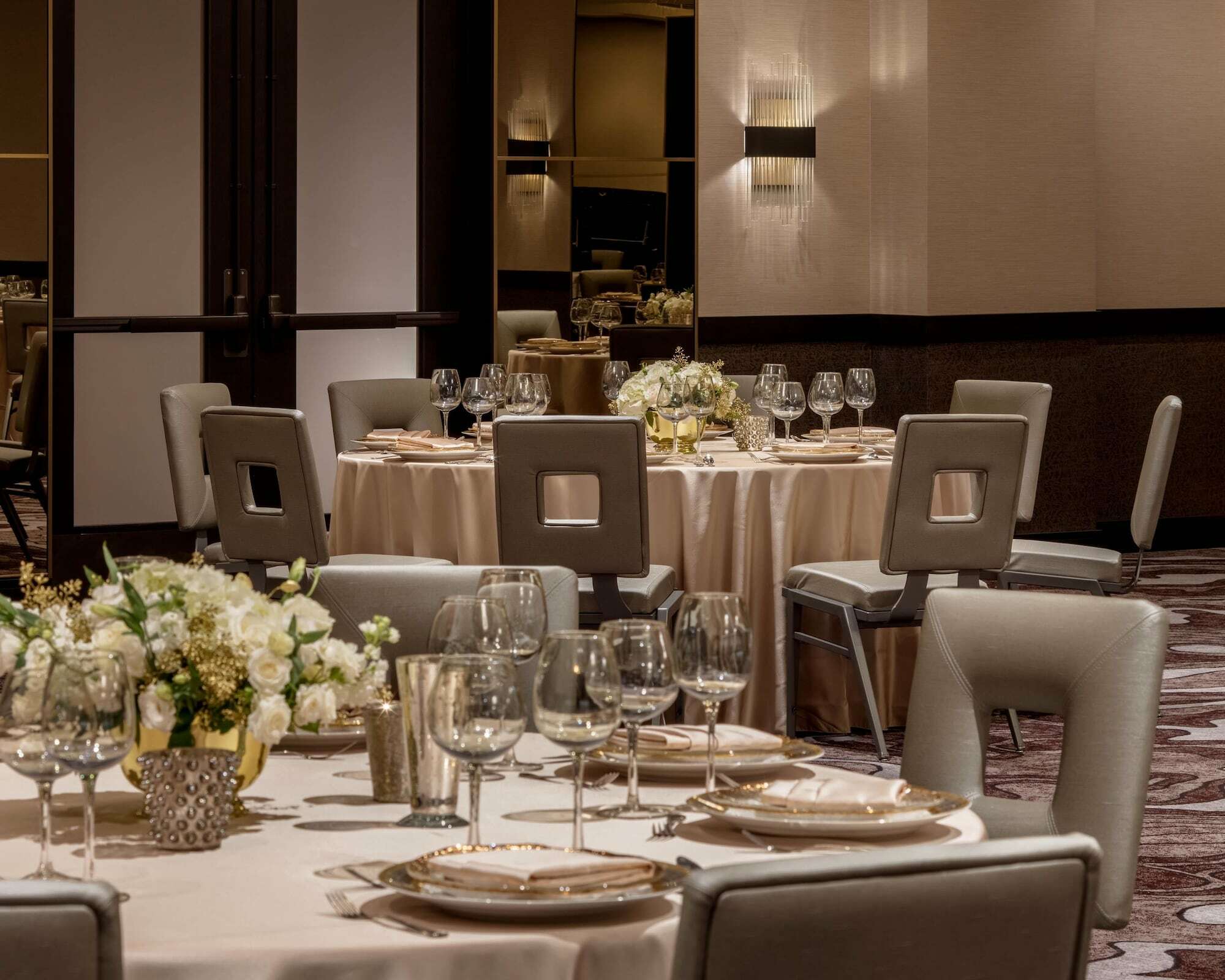 Embassy Suites By Hilton Minneapolis Downtown Hotel Екстериор снимка